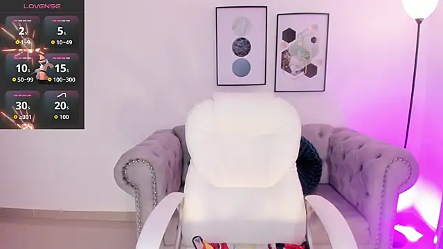 Snapshot of Sharon_breezee chatting on 10-31-25, 02:12 Sharon breezee online show from 10-31-25, 02:12