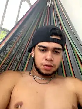 Snapshot of enzo_vittale03_ chatting on 09-20-25, 07:15 enzo vittale03 online show from 09-20-25, 07:15