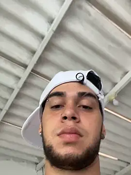 Snapshot of enzo_vittale03_ chatting on 09-21-25, 03:35 enzo vittale03 online show from 09-21-25, 03:35