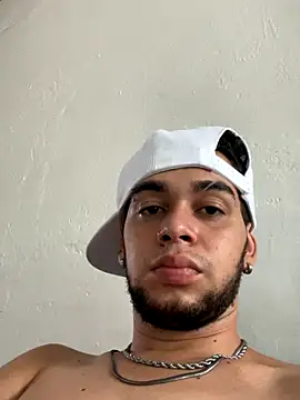 Snapshot of enzo_vittale03_ chatting on 09-22-25, 08:44 enzo vittale03 online show from 09-22-25, 08:44