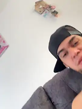 Snapshot of enzo_vittale03_ chatting on 09-26-25, 03:16 enzo vittale03 online show from 09-26-25, 03:16