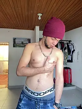 Snapshot of enzo_vittale03_ chatting on 12-16-25, 05:29 enzo vittale03 online show from 12-16-25, 05:29