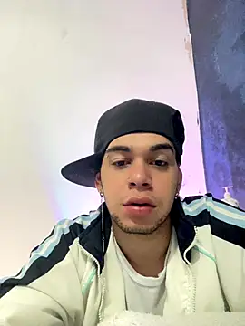 Snapshot of enzo_vittale03_ chatting on 01-06-26, 03:16 enzo vittale03 online show from 01-06-26, 03:16