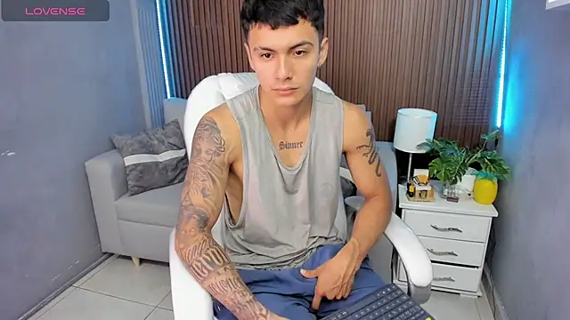 Leo santoro online show from 11-27-25, 01:13