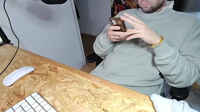 Snapshot of BenReich chatting on 11-06-25, 10:10 BenReich online show from 11-06-25, 10:10