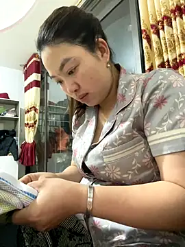 Nhung584 online show from 10-12-25, 01:10