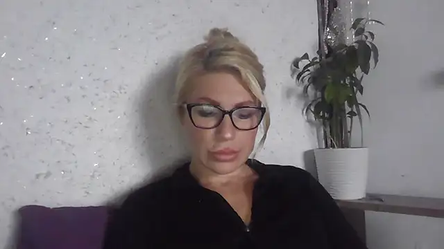 fox red lady7 online show from 10-18-25, 09:54