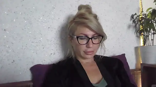 fox red lady7 online show from 10-26-25, 06:41