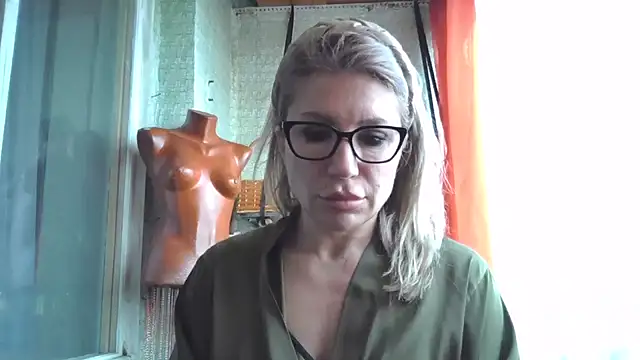 Snapshot of fox_red_lady7 chatting on 04-01-26, 10:05 fox red lady7 online show from 04-01-26, 10:05