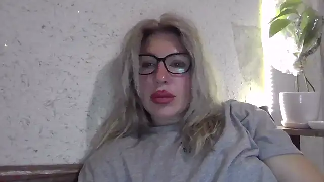 Snapshot of fox_red_lady7 chatting on 04-06-26, 08:54 fox red lady7 online show from 04-06-26, 08:54