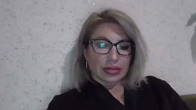 Snapshot of fox_red_lady7 chatting on 04-12-26, 08:58 fox red lady7 online show from 04-12-26, 08:58