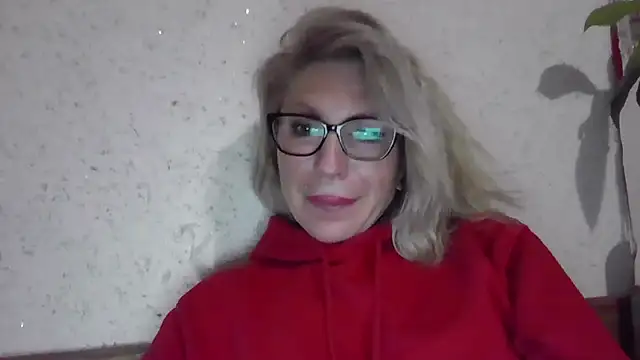 Snapshot of fox_red_lady7 chatting on 04-17-26, 06:55 fox red lady7 online show from 04-17-26, 06:55