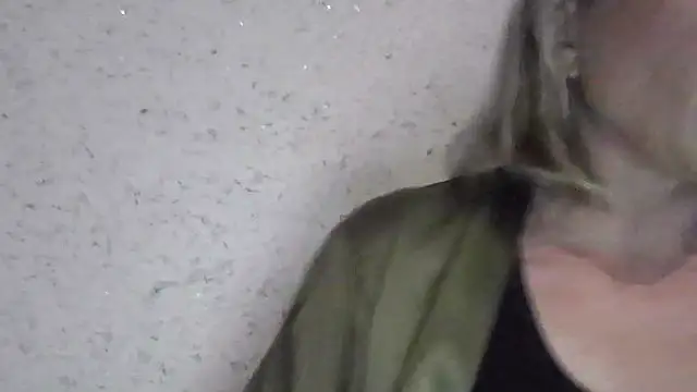 Snapshot of fox_red_lady7 chatting on 04-18-26, 04:00 fox red lady7 online show from 04-18-26, 04:00