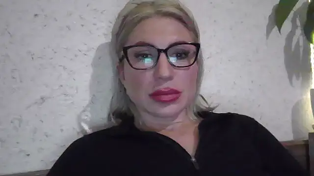 Snapshot of fox_red_lady7 chatting on 04-19-26, 08:55 fox red lady7 online show from 04-19-26, 08:55