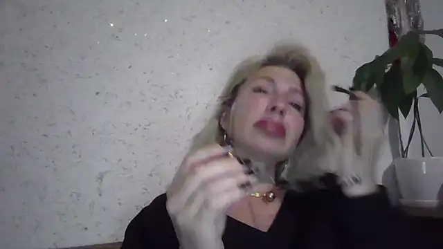 Snapshot of fox_red_lady7 chatting on 05-17-26, 07:32 fox red lady7 online show from 05-17-26, 07:32