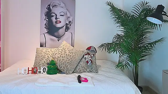 LUNAA    online show from 11-29-25, 03:53