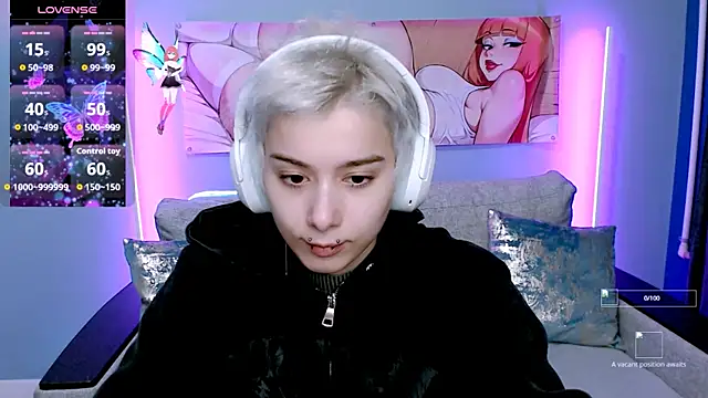 Snapshot of SophieAsh chatting on 11-02-25, 02:08 SophieAsh online show from 11-02-25, 02:08