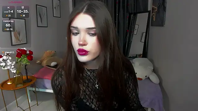Snapshot of MollyBaby chatting on 04-12-26, 02:00 MollyBaby online show from 04-12-26, 02:00