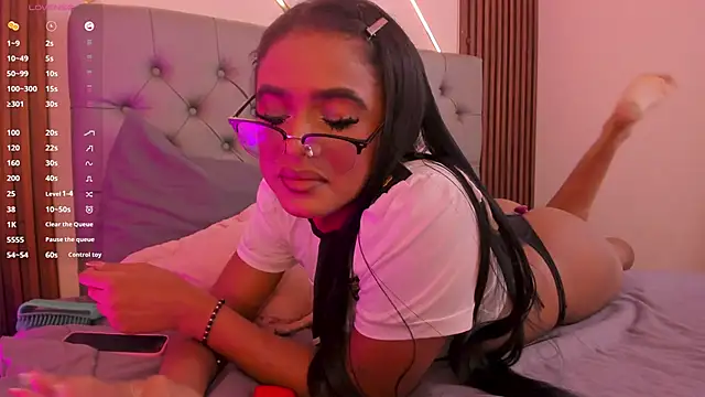 Snapshot of Anyeliin_miller chatting on 03-11-26, 01:39 Anyeliin miller online show from 03-11-26, 01:39