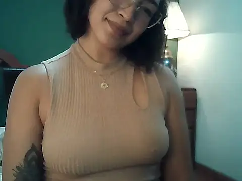 FallsForHerSmile online show from 05-13-26, 05:10