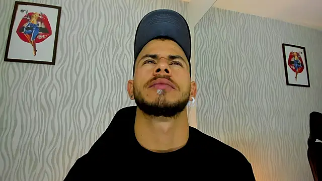 Snapshot of dylan_jacobx chatting on 10-18-25, 03:42 dylan jacobx online show from 10-18-25, 03:42