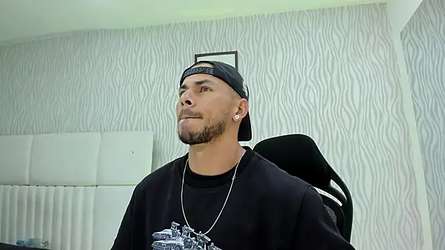 Snapshot of dylan_jacobx chatting on 12-17-25, 02:28 dylan jacobx online show from 12-17-25, 02:28