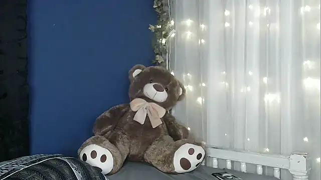 lishainparis18 online show from 03-06-26, 12:01