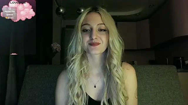 Snapshot of white_liillyy chatting on 09-08-25, 08:19 white liillyy online show from 09-08-25, 08:19