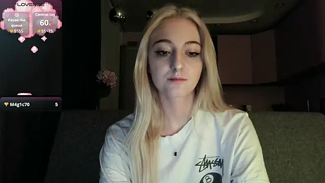 Snapshot of white_liillyy chatting on 09-17-25, 10:33 white liillyy online show from 09-17-25, 10:33