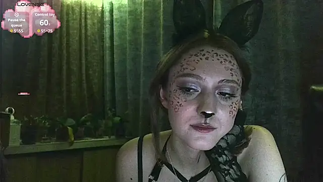 Snapshot of white_liillyy chatting on 10-31-25, 10:44 white liillyy online show from 10-31-25, 10:44