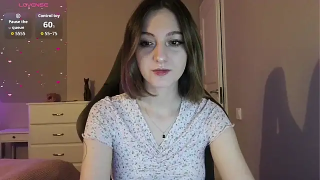 white liillyy online show from 06-15-26, 07:49
