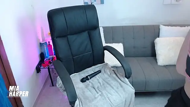 Mia HarperX  online show from 10-05-25, 03:38