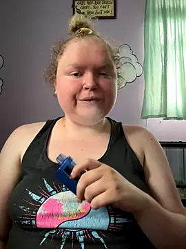 Snapshot of KadiSparkle chatting on 09-24-25, 03:37 KadiSparkle online show from 09-24-25, 03:37