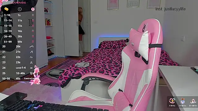 LucyPaigee online show from 09-19-25, 04:07