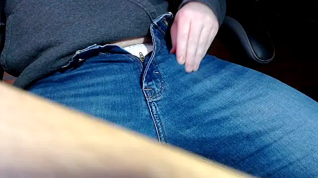 Snapshot of whitewagonsuck chatting on 04-04-26, 12:31 whitewagonsuck online show from 04-04-26, 12:31