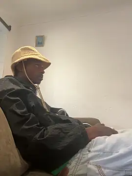 Snapshot of AllDayBbC chatting on 03-08-26, 09:24 AllDayBbC online show from 03-08-26, 09:24