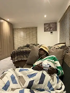 Snapshot of AllDayBbC chatting on 03-10-26, 12:15 AllDayBbC online show from 03-10-26, 12:15