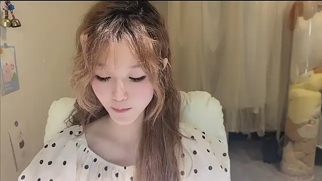 Snapshot of FuFu-puff chatting on 10-04-25, 12:25 FuFu-puff online show from 10-04-25, 12:25