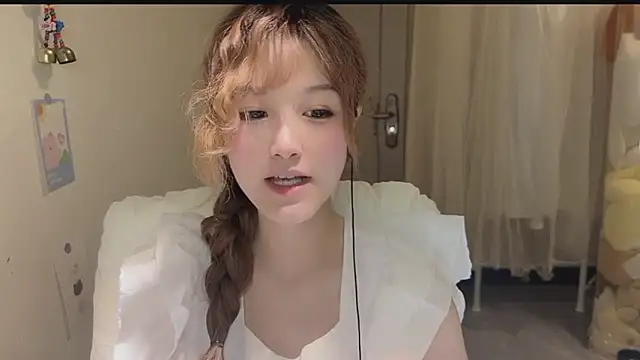 Snapshot of FuFu-puff chatting on 10-06-25, 12:13 FuFu-puff online show from 10-06-25, 12:13