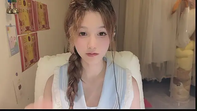 Snapshot of FuFu-puff chatting on 10-13-25, 01:00 FuFu-puff online show from 10-13-25, 01:00