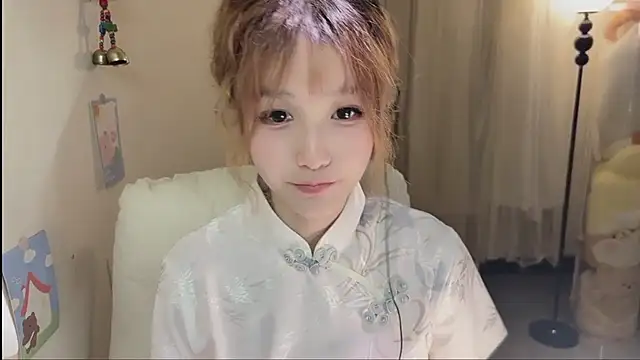 Snapshot of FuFu-puff chatting on 10-18-25, 12:06 FuFu-puff online show from 10-18-25, 12:06