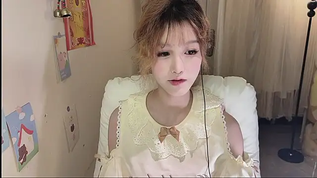 Snapshot of FuFu-puff chatting on 10-19-25, 03:12 FuFu-puff online show from 10-19-25, 03:12