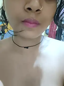 Snapshot of RAYI_Queen_2 chatting on 05-05-26, 08:39 RAYI Queen 2 online show from 05-05-26, 08:39