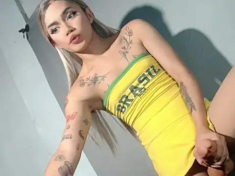 Snapshot of hugecockbabe chatting on 03-26-26, 07:03 hugecockbabe online show from 03-26-26, 07:03