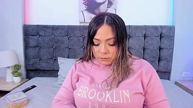 Snapshot of isabella_horney_ chatting on 09-29-25, 08:02 isabella horney online show from 09-29-25, 08:02