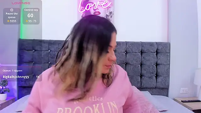 Snapshot of isabella_horney_ chatting on 10-05-25, 07:56 isabella horney online show from 10-05-25, 07:56