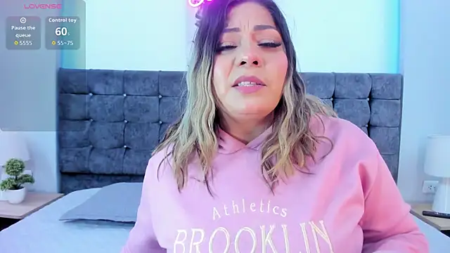 Snapshot of isabella_horney_ chatting on 10-13-25, 08:20 isabella horney online show from 10-13-25, 08:20