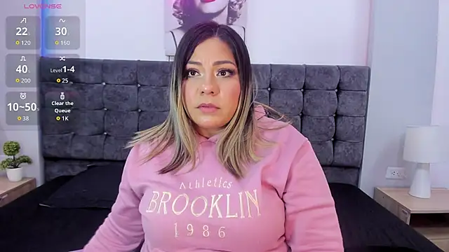 Snapshot of isabella_horney_ chatting on 10-18-25, 06:19 isabella horney online show from 10-18-25, 06:19