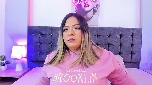 Snapshot of isabella_horney_ chatting on 10-25-25, 05:51 isabella horney online show from 10-25-25, 05:51