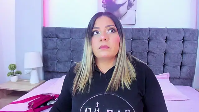 Snapshot of isabella_horney_ chatting on 10-30-25, 04:41 isabella horney online show from 10-30-25, 04:41